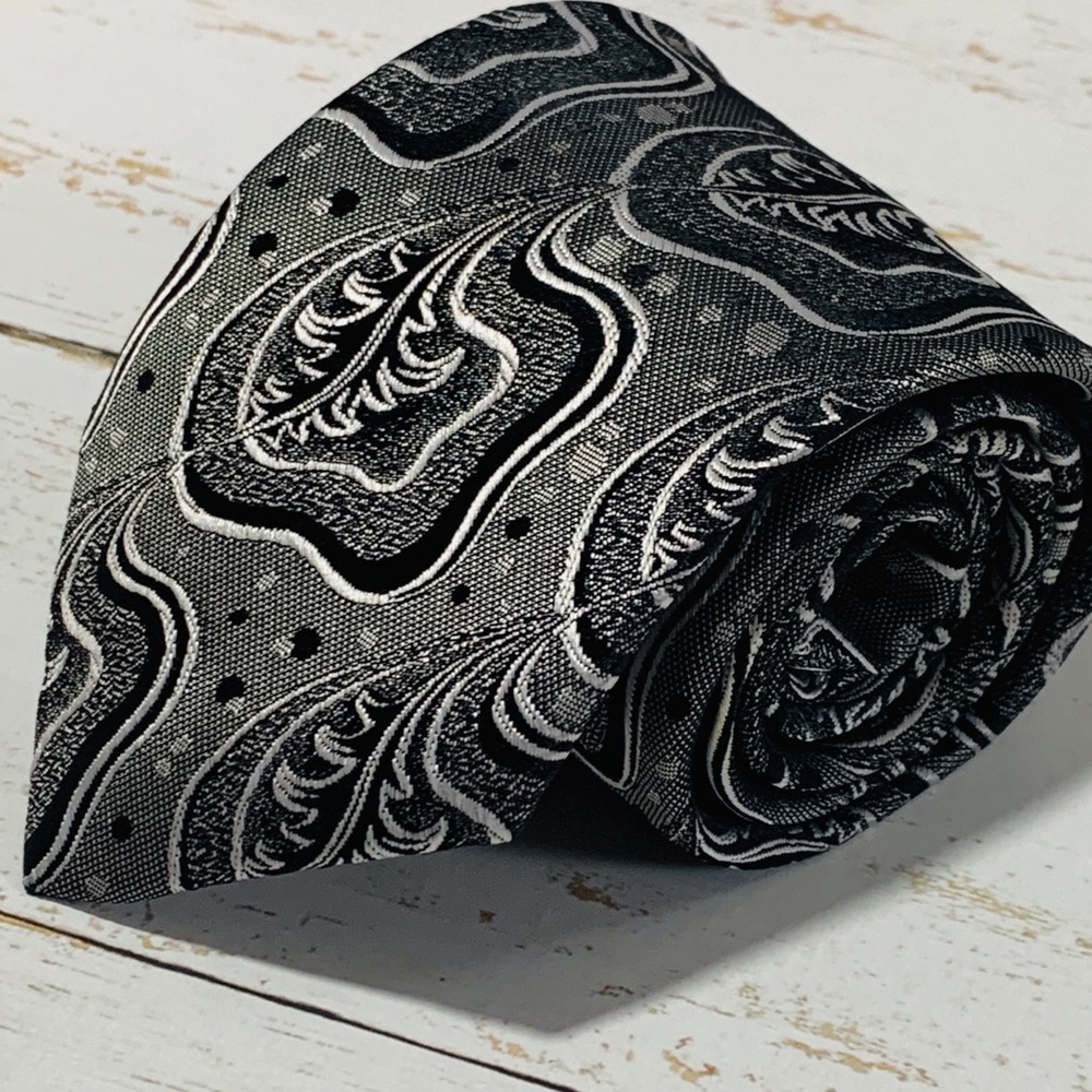 Black & White Envoy Limited Edition Retro Necktie